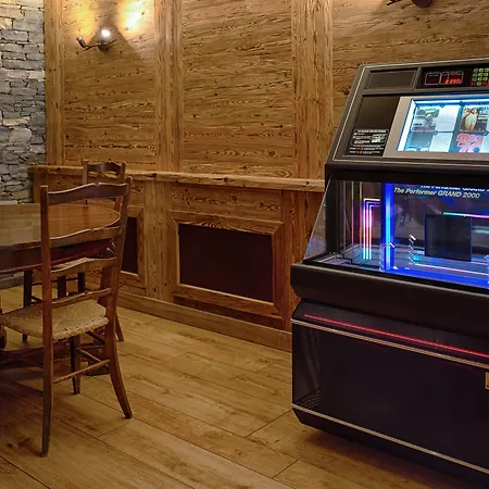 La Prairie Hotell 3*